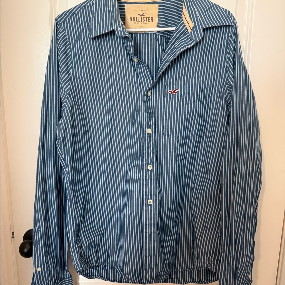 Hollister Men's Blue Striped Button-Up Shirt